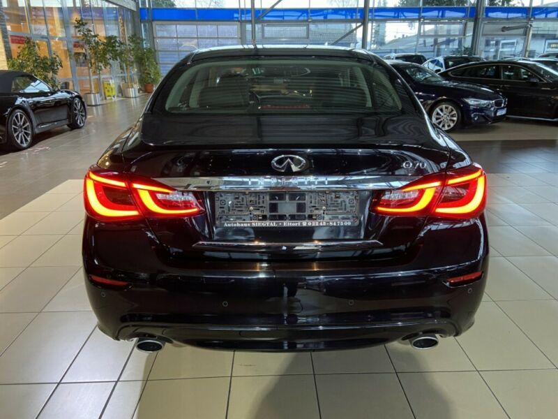 Infiniti Q70 Premium - Photo